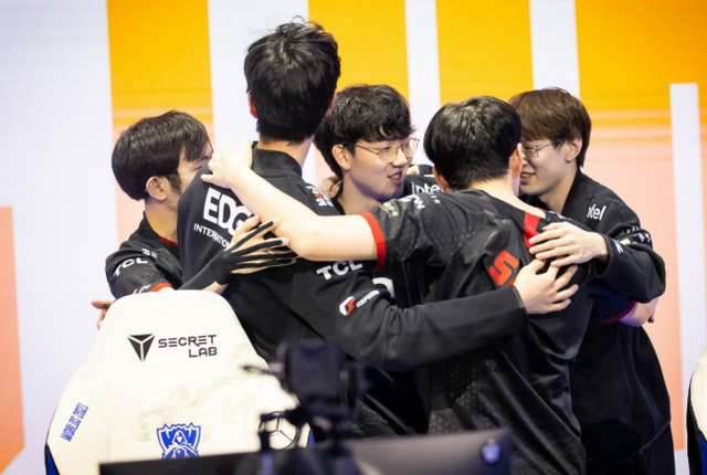 但通过担任 但通过担任