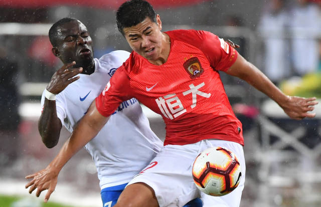 后卫紧逼的 后卫紧逼的